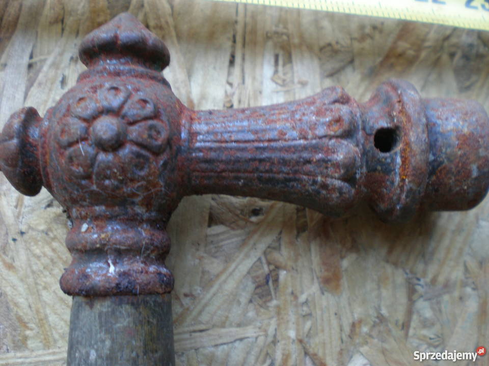 Przedwojenna rzeźbiona klamka z drewnianą rączką Lipiany sprzedam