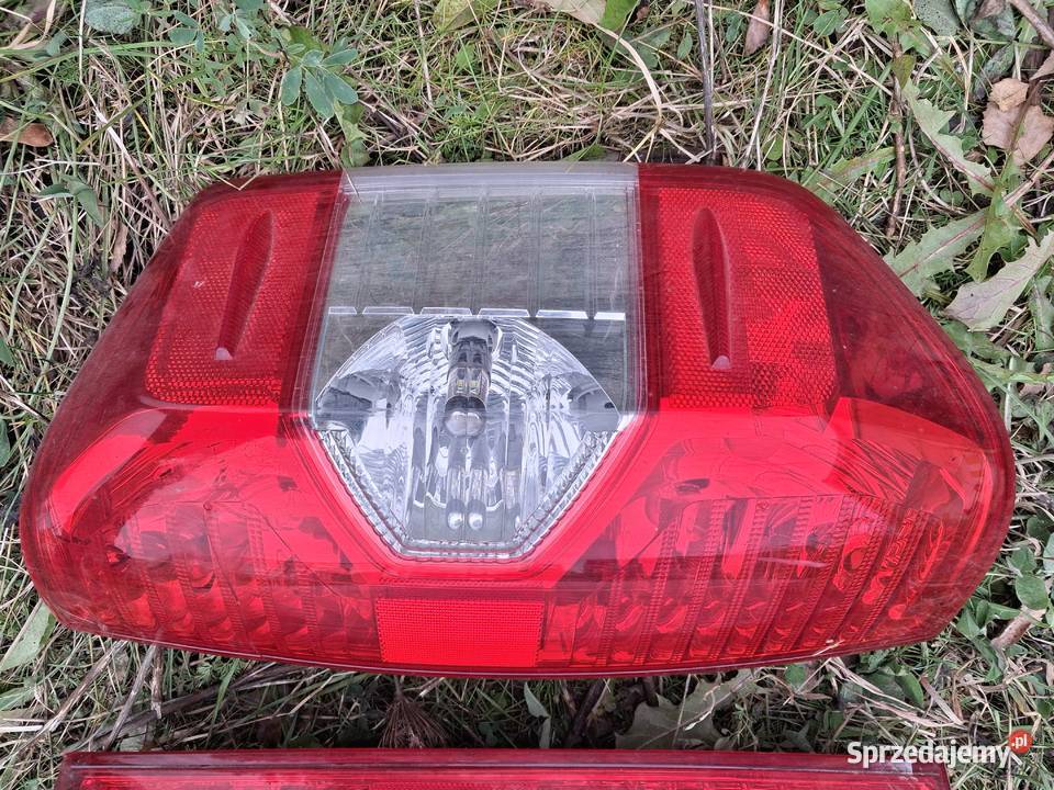 Lampa tył tylne a Toyota tundra pickup 2016 osobowe Lampy tylne Sierakowice sprzedam