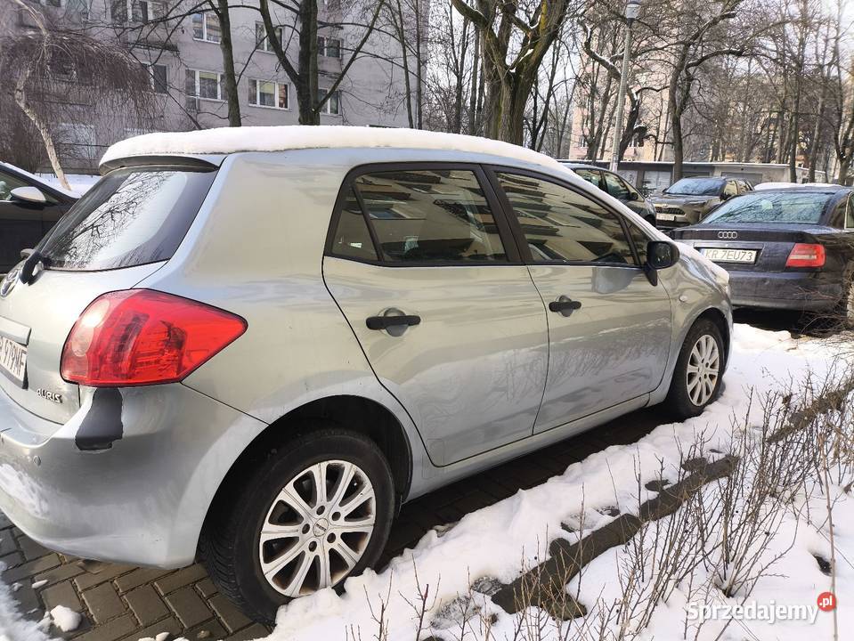 Toyota auris benzyna 13 Rok produkcji 2009 Kraków