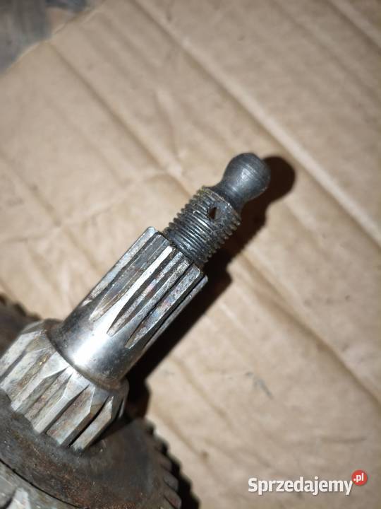 Oryginalny wałek skrzyni biegów że wstecznym Leszno sprzedam