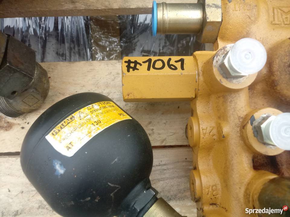 Rozdzielacz CAT C04A0354 D04 2166167 3 Sekcje Kielce