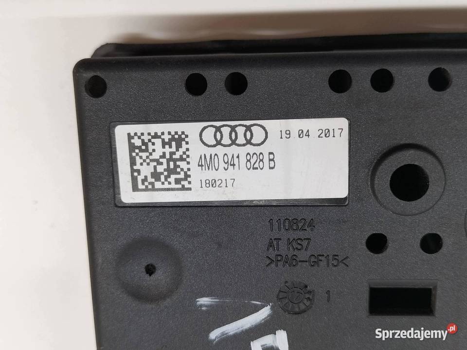 SKRZYNKA BEZPIECZNIKÓW 4M0941828B 40 TDI 435 Rok produkcji 2017