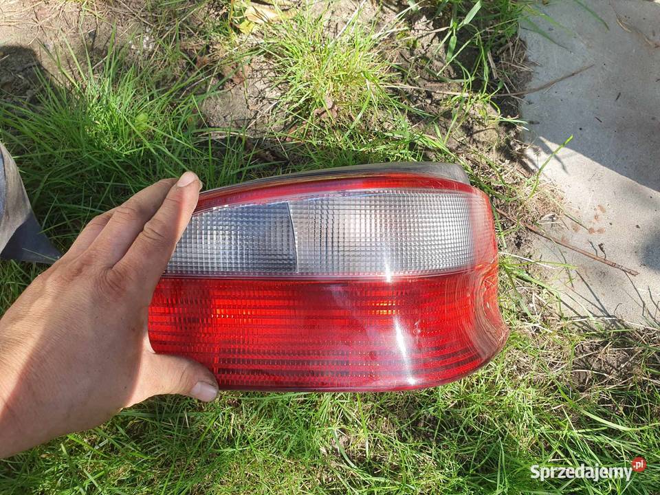 Lampa tylna prawa lewa Citroen Saxo lift 9903 sprzedam