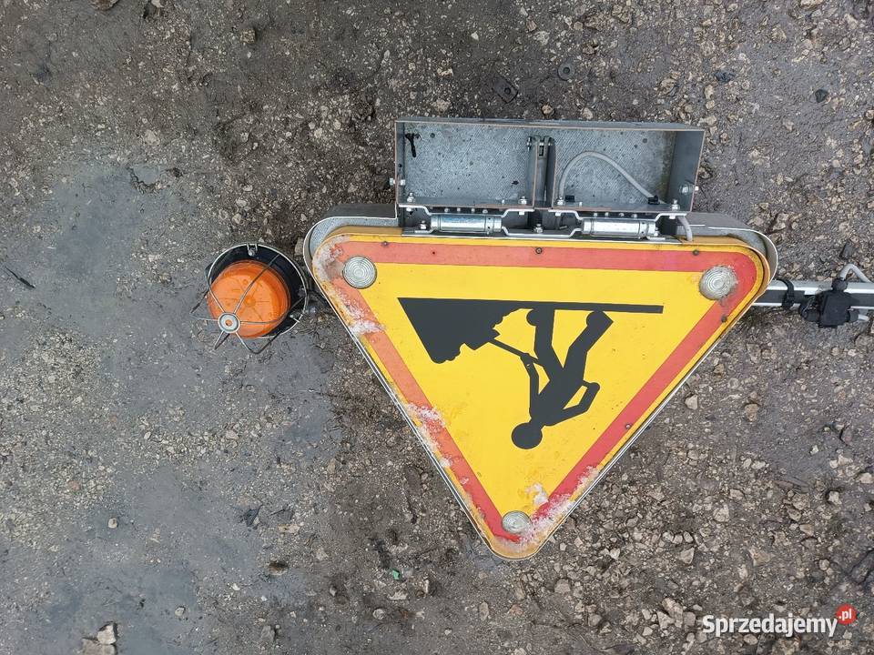 Znak drogowy ostrzegawczy belka koguty lampy świętokrzyskie Busko-Zdrój