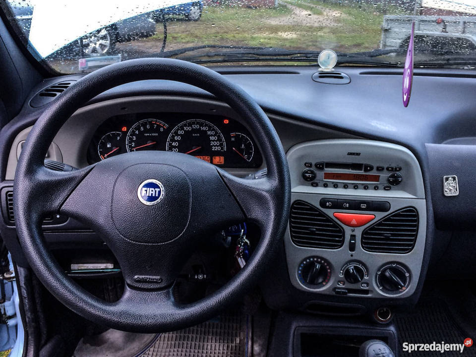 FIAT ALBEA 2004 12 68 w idealnym stanie Samochody osobowe Szydłowiec