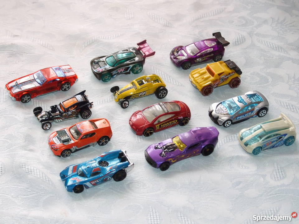 Duża kolekcja samochodzików kolekcjonerskich 135