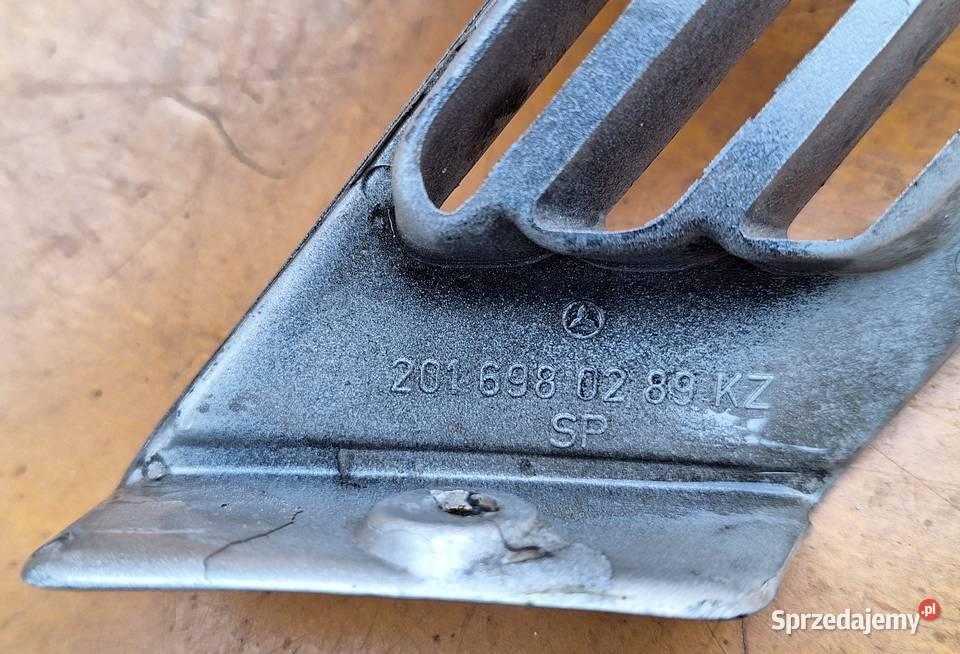 MERCEDES W201 LISTWA BOCZNA WLOT POWIETRZA