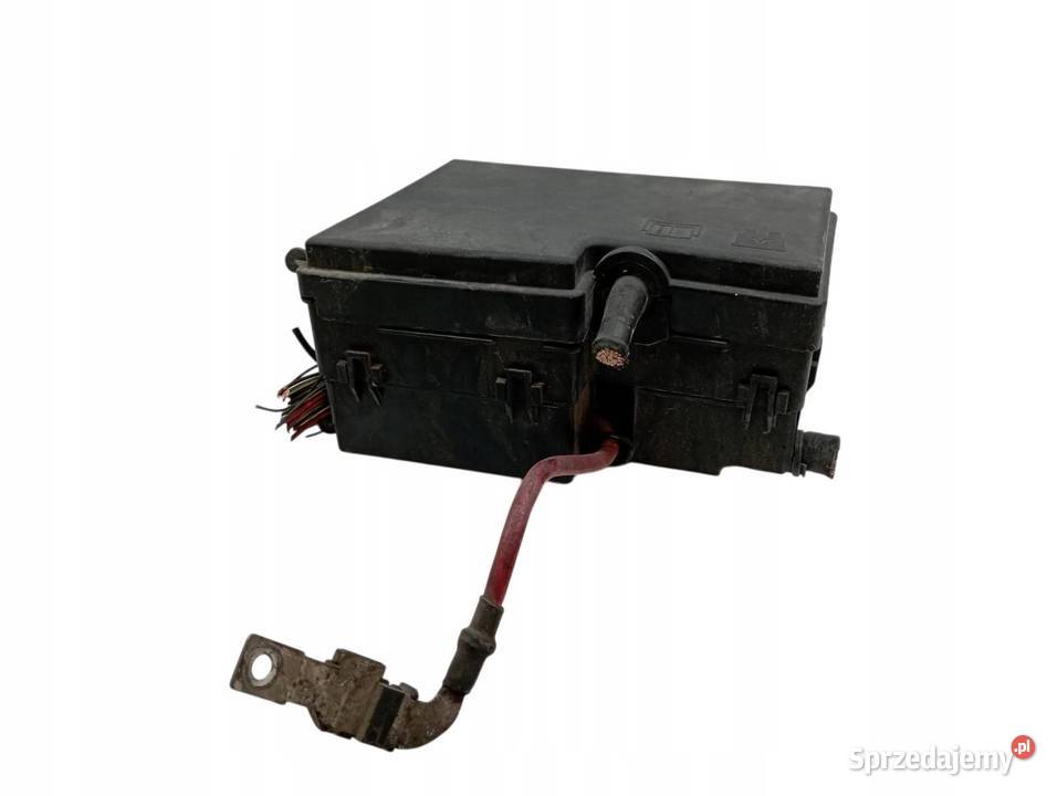 SKRZYNKA BEZPIECZNIKÓW 30737465 16 D 107 Volvo