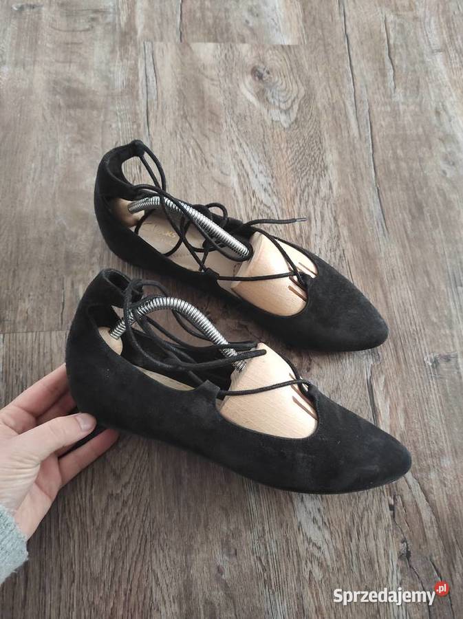 wiązane buciki clarks 38 Białka sprzedam