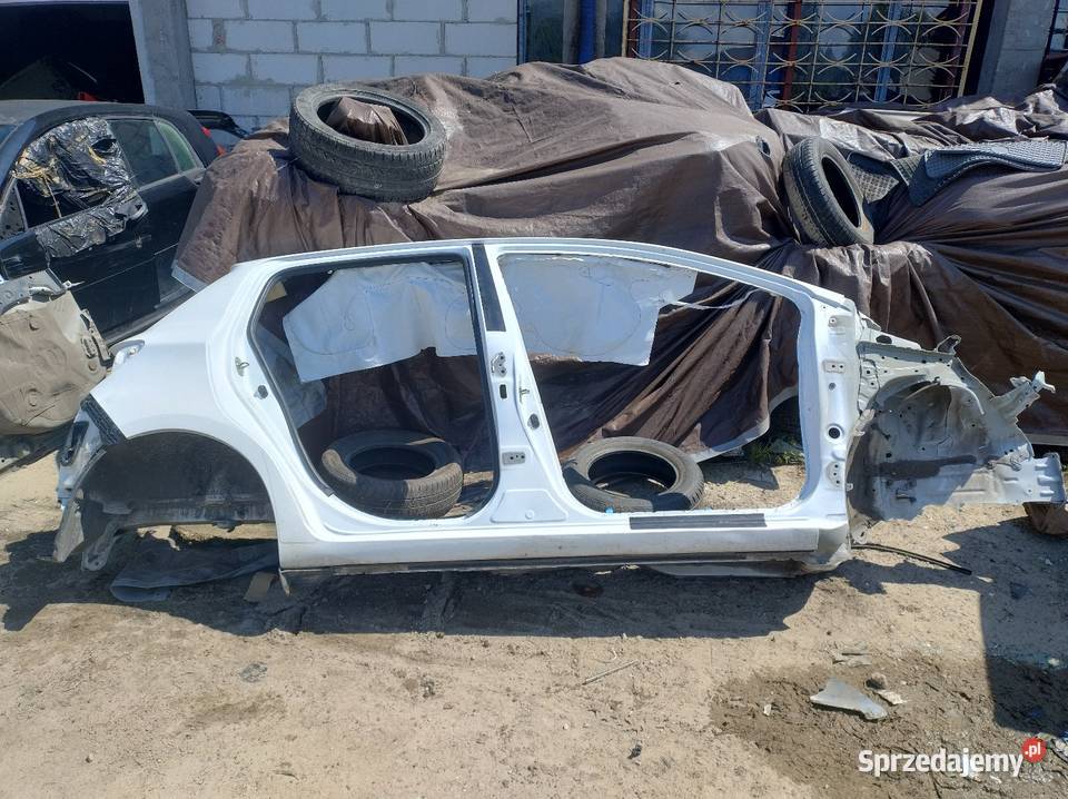Bok Ćwiartka Prawa Strona Lak040 Toyota Yaris