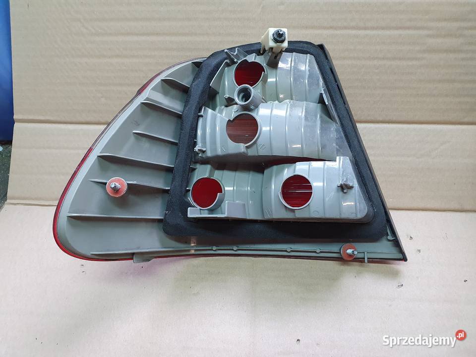 BMW E46 LIFT SEDAN LAMPA PRAWA TYLNA PRAWY TYŁ Międzychód sprzedam