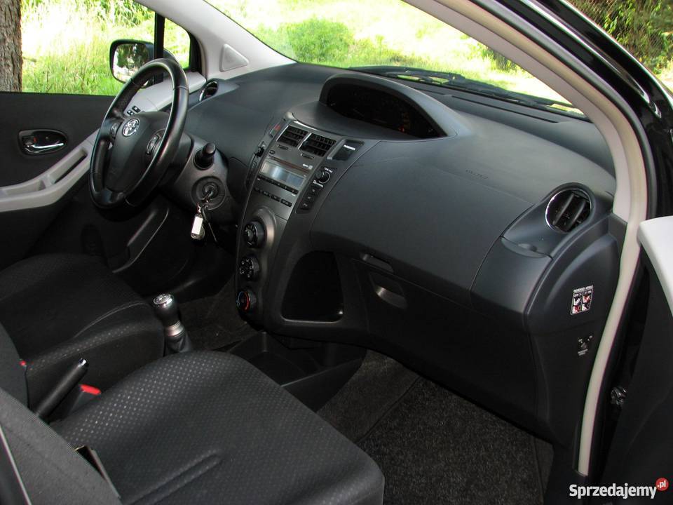 Toyota Yaris II FL radio sprzedam