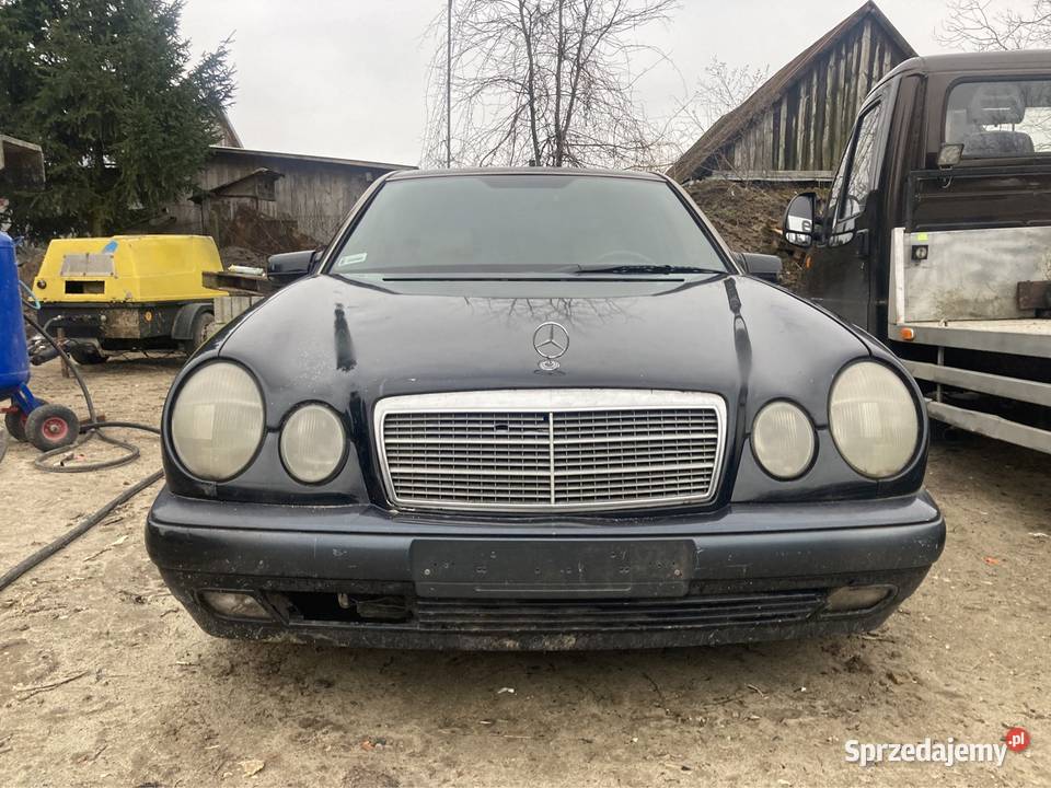 Mercedes E klasa W210 22 d Czarny Góra Puławska