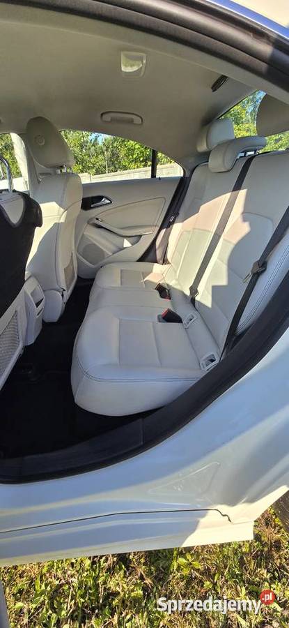 Mercedes cla biały perła