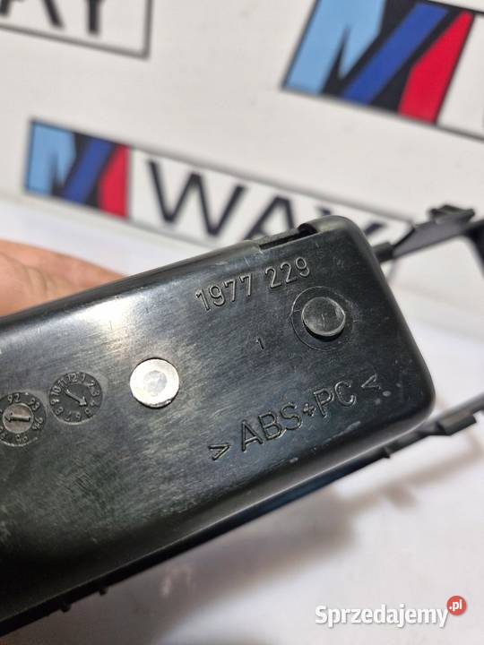 BMW E36 WKŁAD SCHOWEK POPIELNICZKA 1977229 osobowe