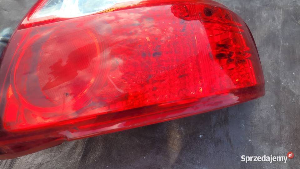 TOYOTA AURIS E15 LIFT 10 LAMPA TYLNA PRAWA Ruda Śląska