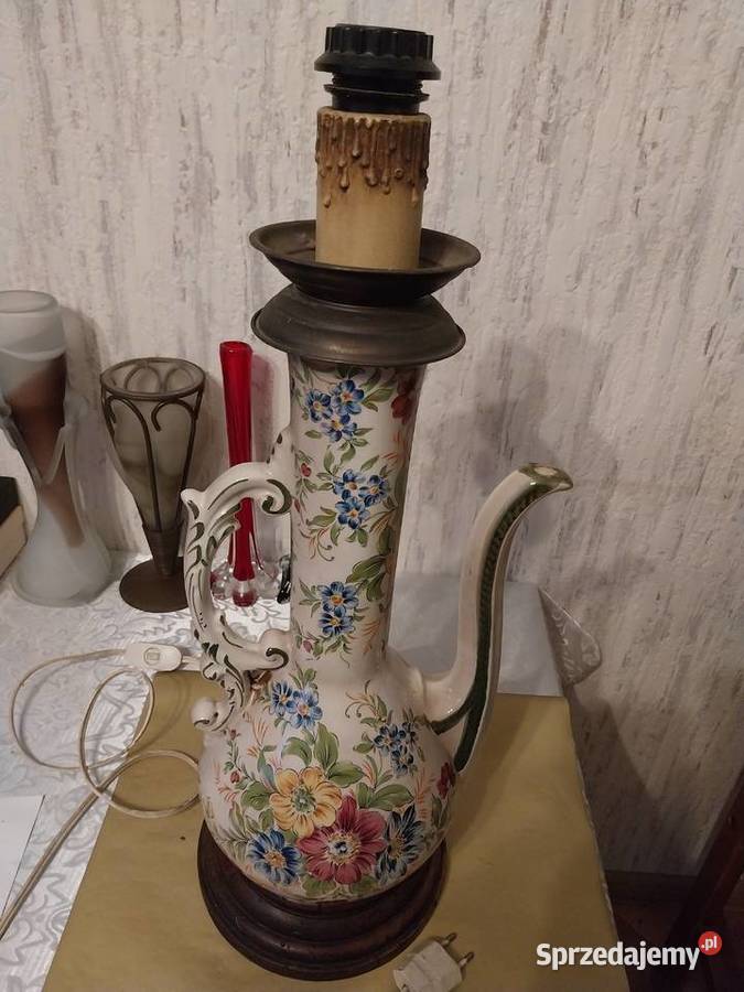 Unikalna w formie lampa elektryczna Ełk