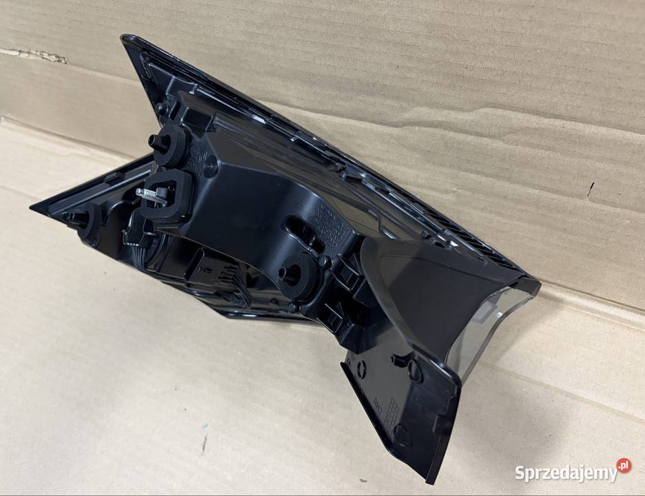 Lampa prawa tył tylna Renault Rafale 24