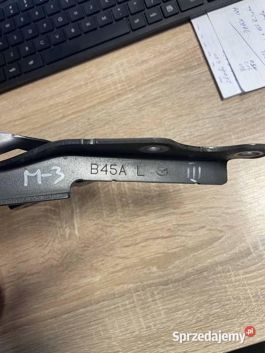 Mazda 3 zawias maski b45