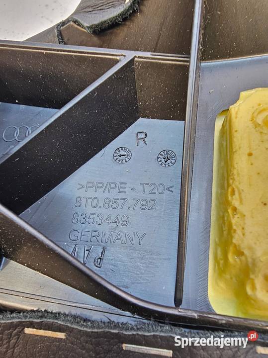 BOCZEK KANAPY PRAWY TYŁ AUDI A4 B8 A5 8T0857792 Przystajń