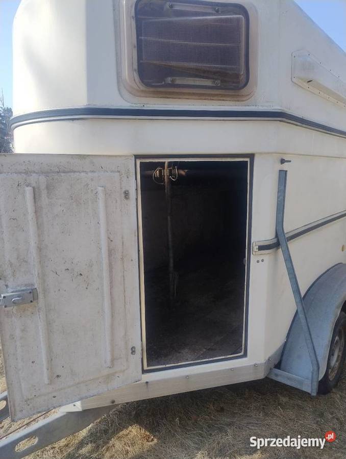 Przyczepa do przewozu koni