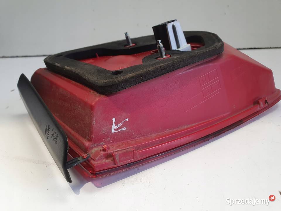 LAMPA PRAWA VW Passat B7 sedan 1014 TYLNA W Rudka