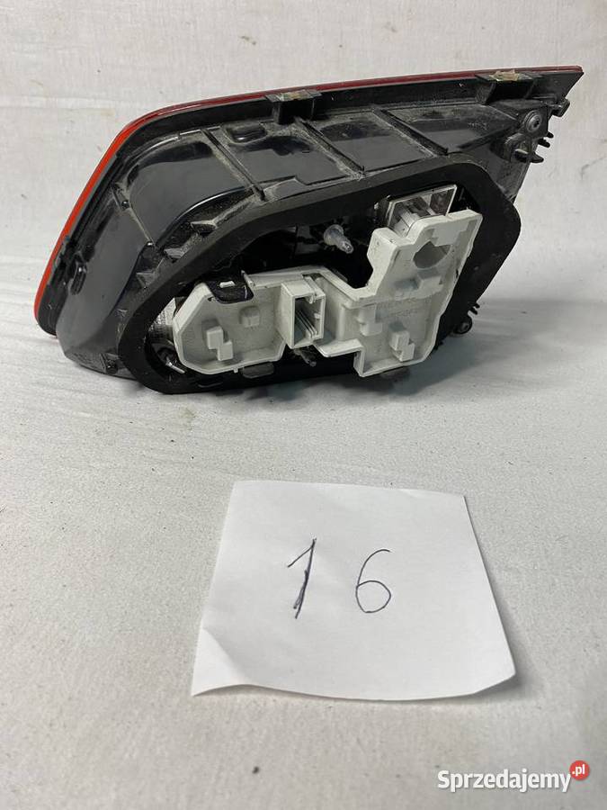 VW GOLF SPORTSVAN LAMPA PRAWA TYŁ 510945093K 1km Jabłonna