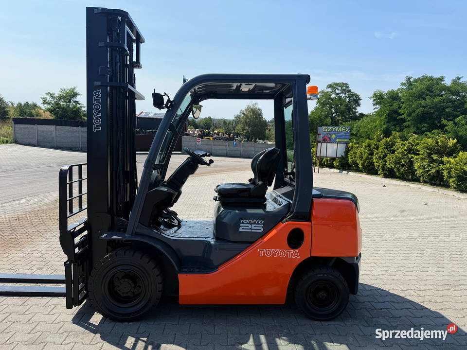 wózek widłowy TOYOTA 8FDF25 diesel 2500 przesuw Działoszyn