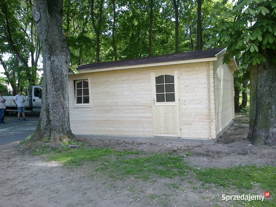Drewniany garaż jednostanowiskowy Mrągowo