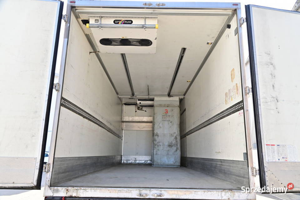 Chlodnia z winda Merceded Actros kabina sypialna Warszawa