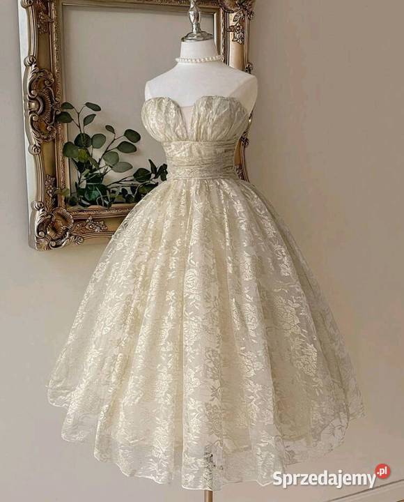 Sukienka z koronką złota Olesno