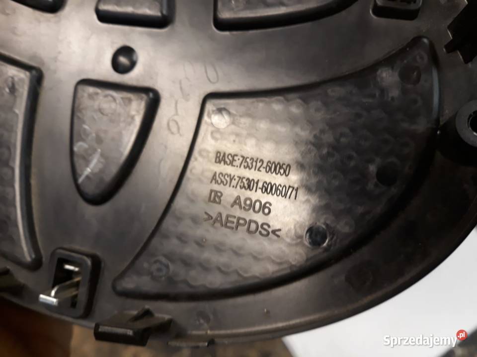 TOYOTA LAND CRUISER 150 ZNACZEK EMBLEMAT PRZÓD Atrapy Międzychód