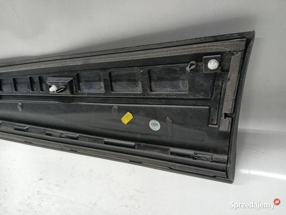 LISTWA DRZWI PRAWA TYŁ TYLNA AUDI Q2 81A853970 osobowe