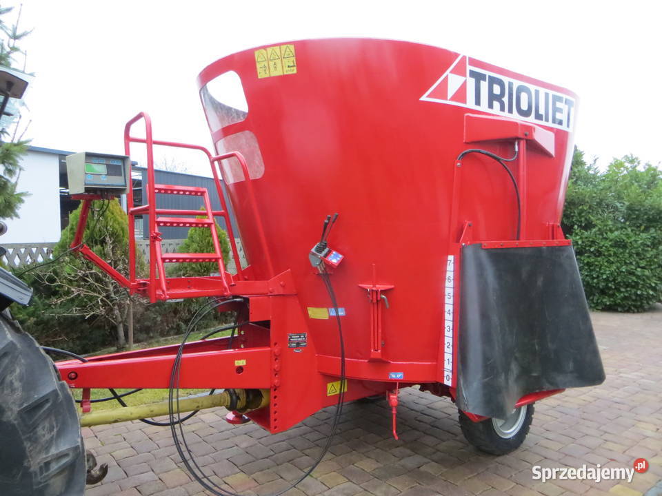 Paszowóz Wóz paszowy TRIOLIET Solomix 1000 wielkopolskie