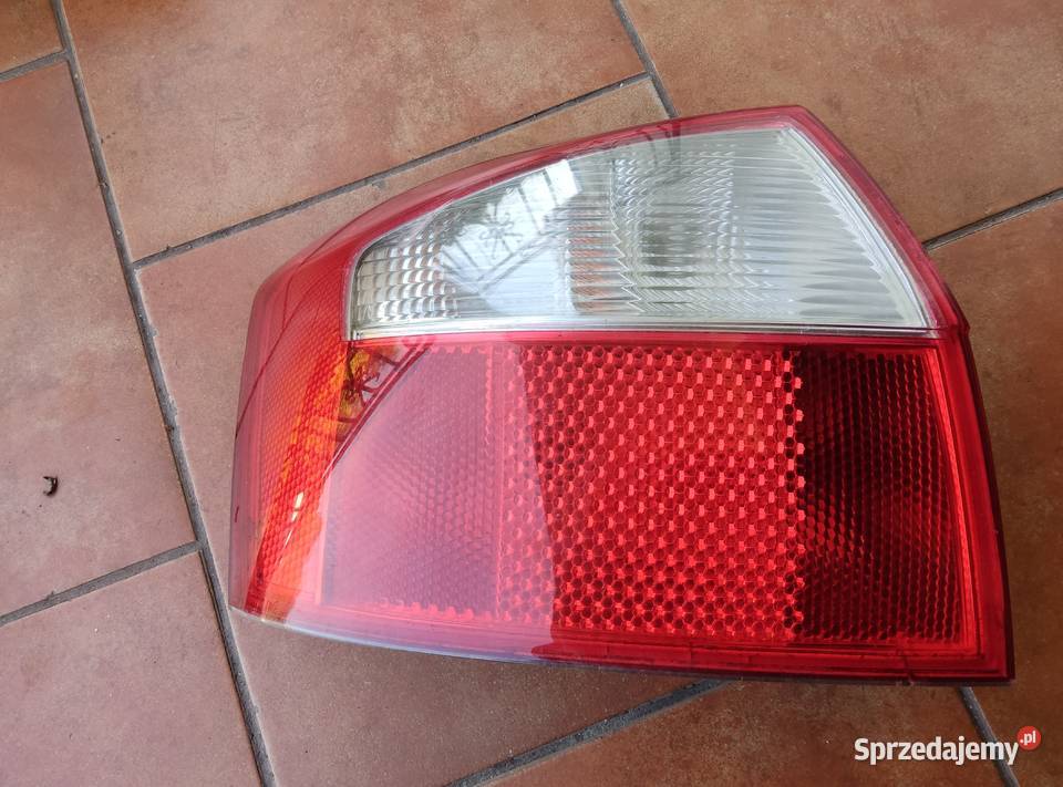 Lampa lewa tył audi a4 b6 hella sedan Połaniec