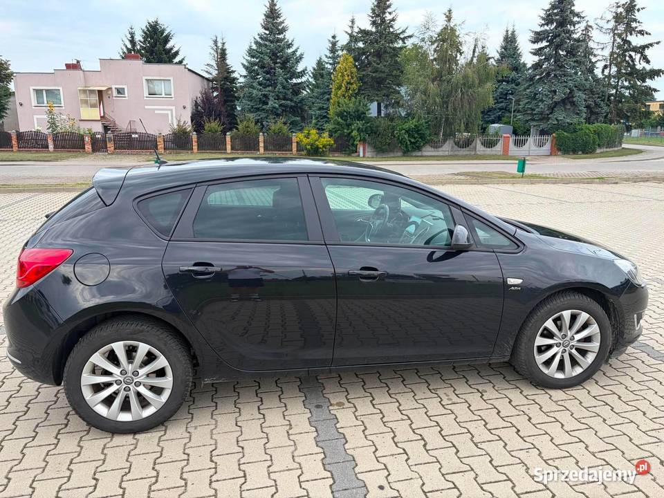 Opel Astra 14 T Active 2013