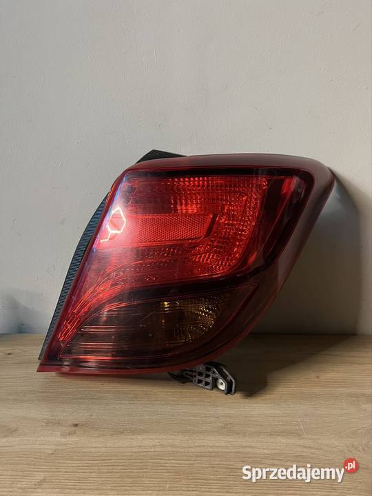 Toyota yaris III lift lampa prawa tył osobowe Lipsko