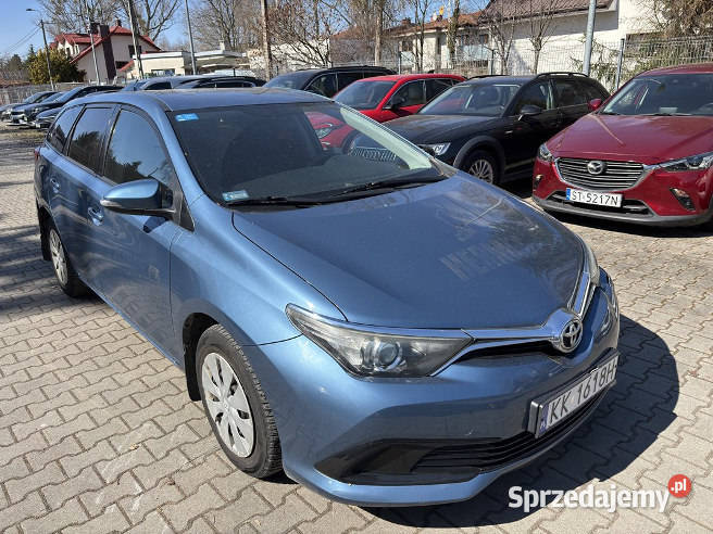 TOYOTA AURIS 2018 159800 ccm 132 benzyna