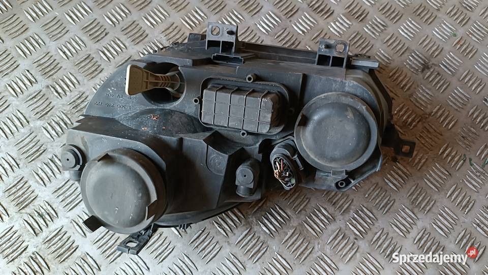 Lampa prawa lewa przednia przód VW Polo 4 IV 9N Radłów