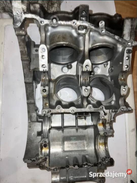 Karter górny tłoki komplet Honda VFR 800 rc46 Ostrzeszów