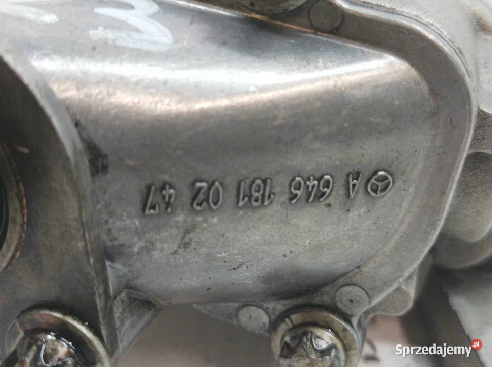 POMPA OLEJU 6111810201 22 CDI MercedesBenz