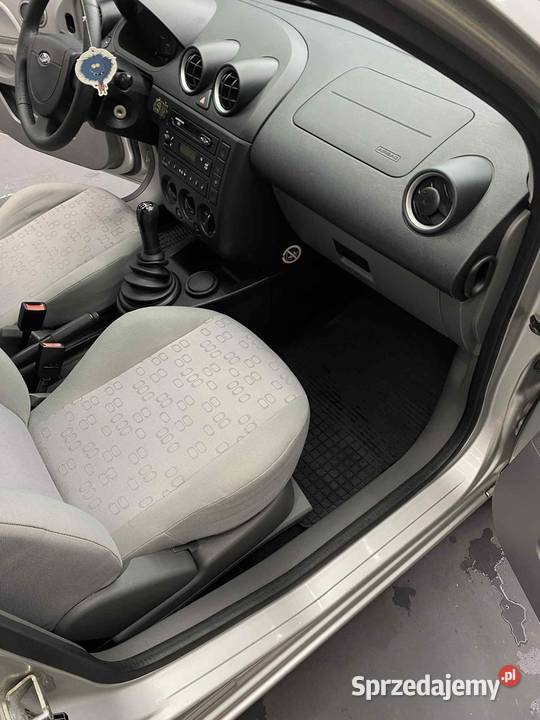 Ford Fiesta 14 TDCi 2003 130 000 68 Srebrny Zarejestrowany w Polsce Olkusz