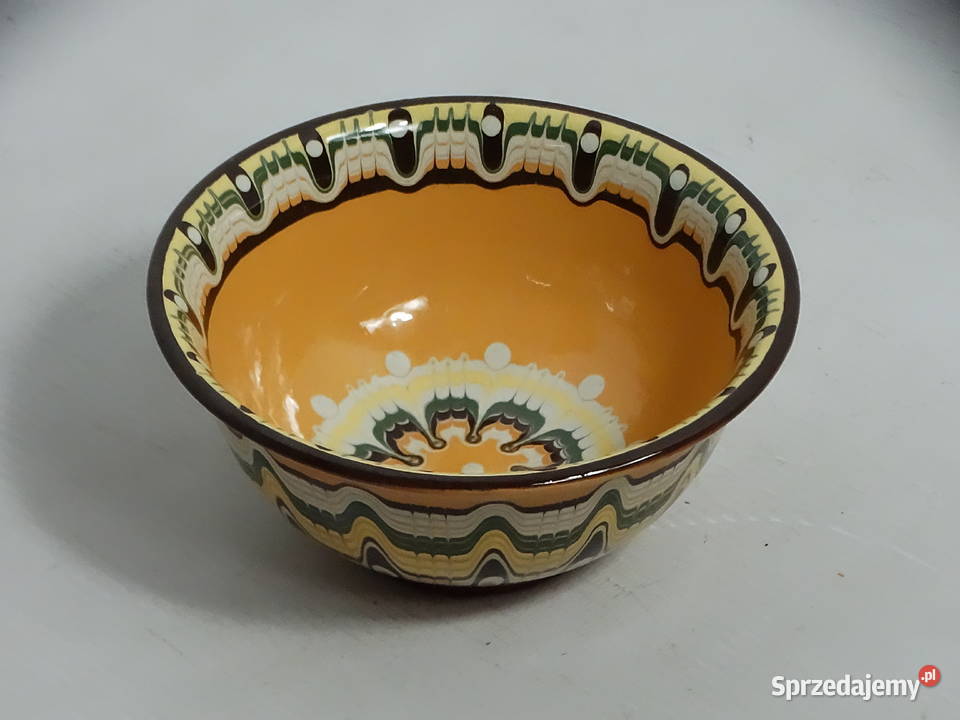 Tradycyjna bułgarska miska ceramiczna Trojan