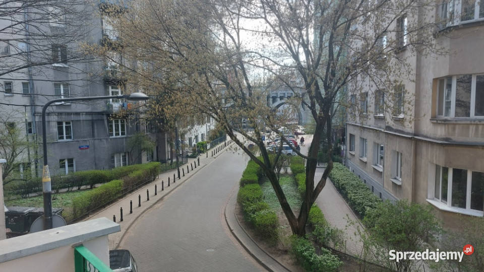 Klimatyczna kawalerka na Powiślu w kamienicy z Warszawa