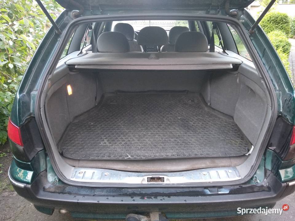 Peugeot siedmioosobowe auto rodzinne światła przeciwmgielne Słupsk