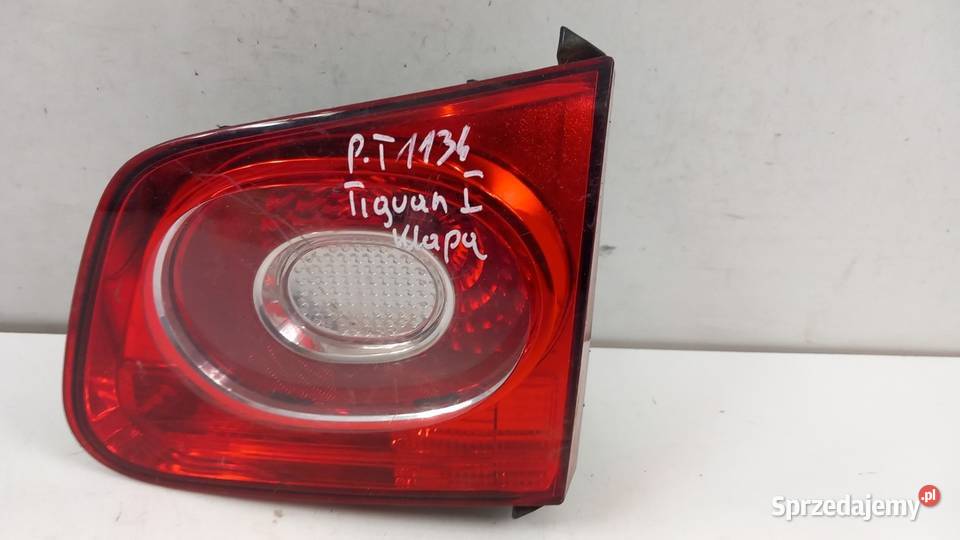 VW TIGUAN MK1 I LAMPA TYŁ PRAWA W KLAPĘ Światła stop