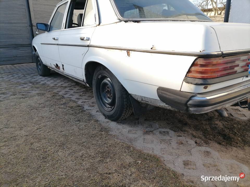MercedesBenz W123 200D1982r Beczka uszkodzony W123 Łochów