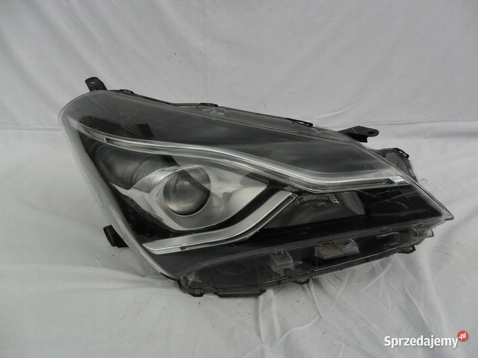 Toyota Yaris III 3 reflektor prawy przedni lampa wielkopolskie