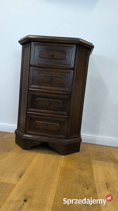 Piękna funkcjonalna komoda z szufladami