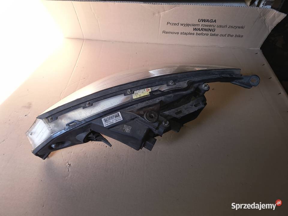 Ford Focus MK1 lift 0104 Reflektor prawy Domasław sprzedam